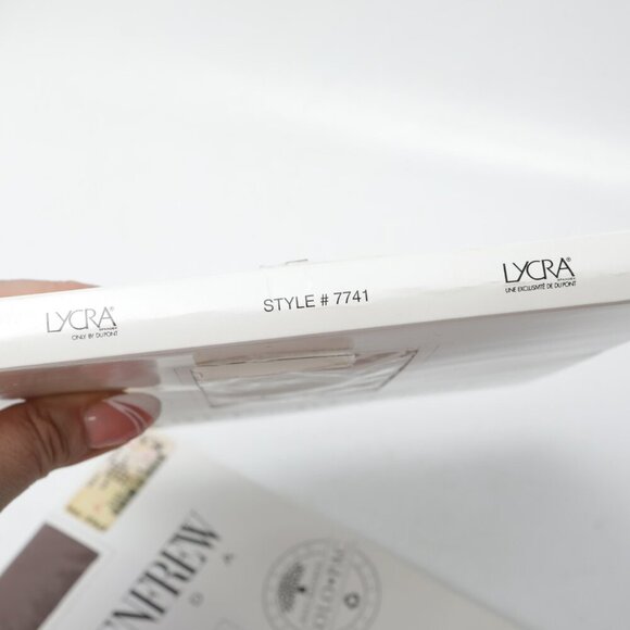 Vintage HOLT RENFREW Silky Sheer Pantyhose Nylons Control Top NEW 4 Pairs Lycra - Picture 3 of 8